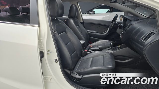 Kia K3 2015 — photo 16