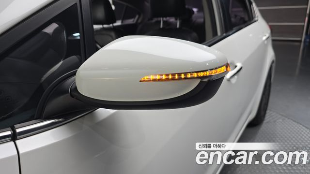 Kia K3 2015 — photo 31