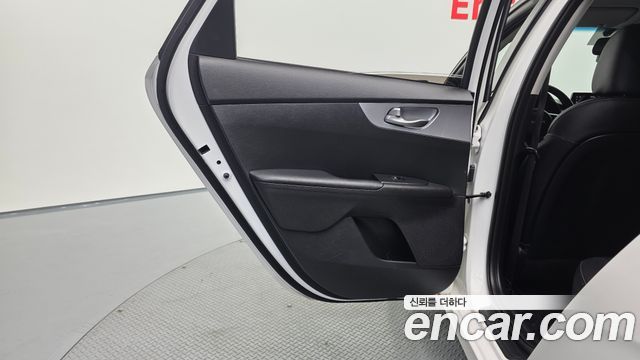 Kia K3 2022 — photo 15