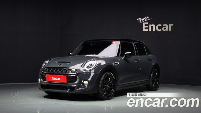 Mini Cooper 2019 — photo 1