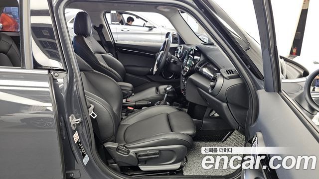 Mini Cooper 2019 — photo 17
