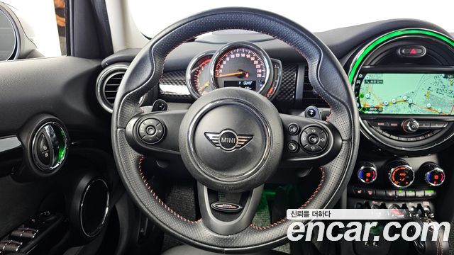 Mini Cooper 2019 — photo 19