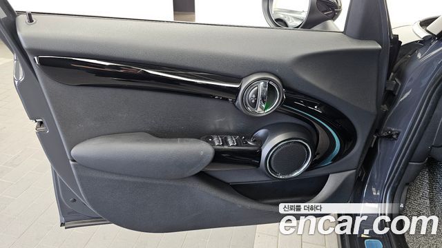 Mini Cooper 2019 — photo 14