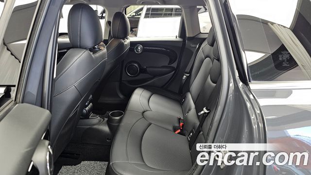 Mini Cooper 2019 — photo 16