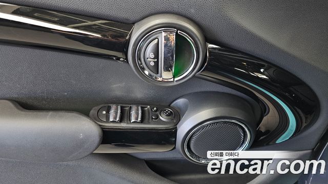 Mini Cooper 2019 — photo 29