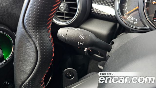 Mini Cooper 2019 — photo 32