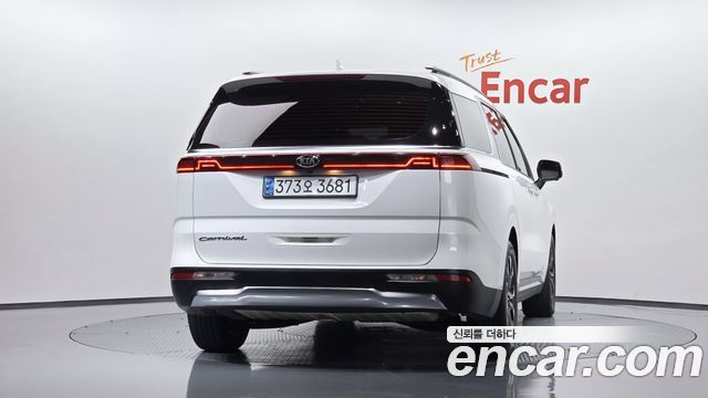 Kia Canival 2021 — photo 4