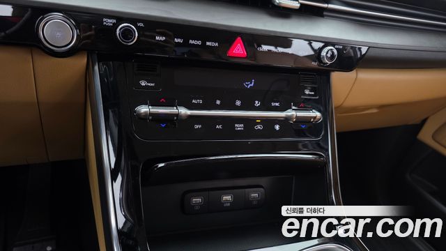 Kia Canival 2021 — photo 16