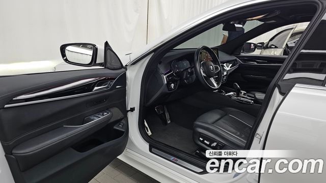 BMW Gran Turismo 2023 — photo 10