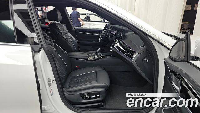 BMW Gran Turismo 2023 — photo 11