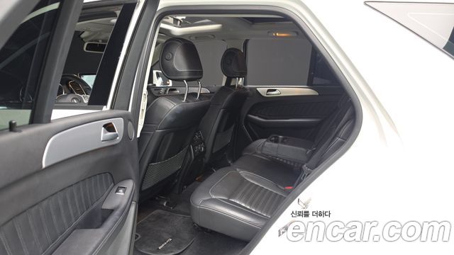 Mercedes-Benz GLE-Class 2018 — photo 11