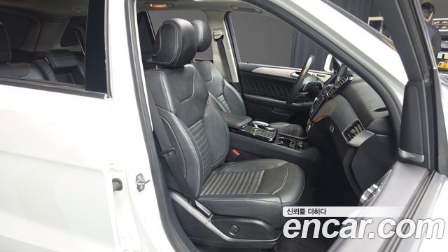 Mercedes-Benz GLE-Class 2018 — photo 12