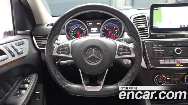 Mercedes-Benz GLE-Class 2018 — photo 13