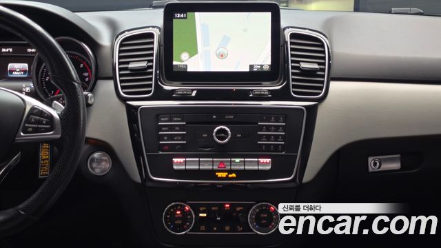 Mercedes-Benz GLE-Class 2018 — photo 14