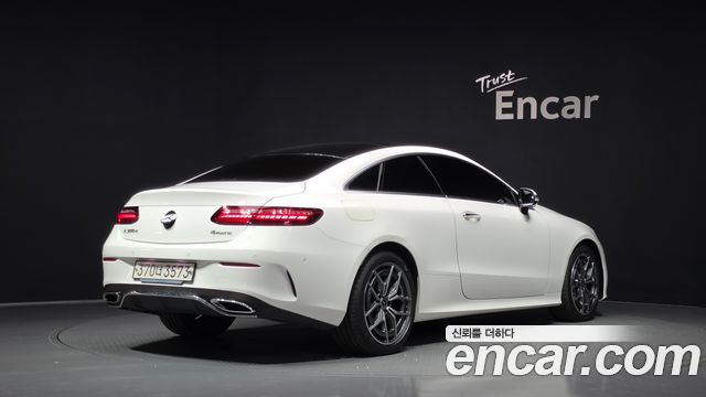 Mercedes-Benz E-Class 2023 — photo 2