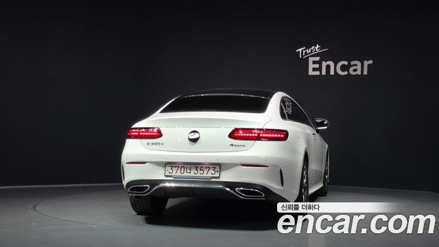 Mercedes-Benz E-Class 2023 — photo 4