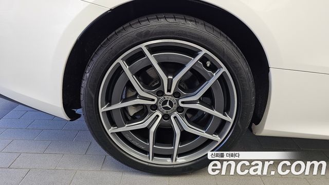 Mercedes-Benz E-Class 2023 — photo 5