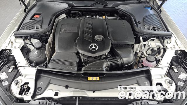 Mercedes-Benz E-Class 2023 — photo 6