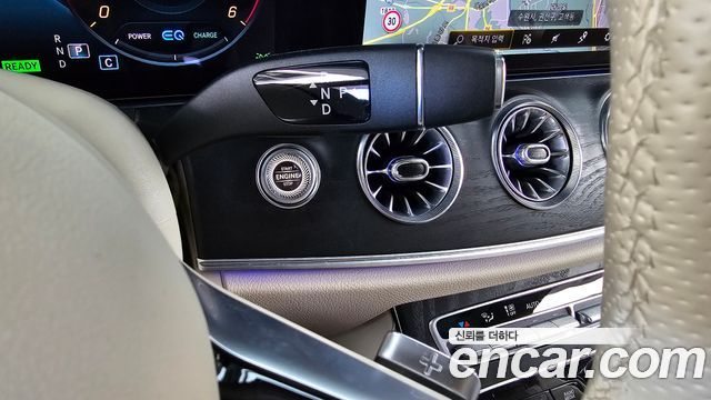 Mercedes-Benz E-Class 2023 — photo 9