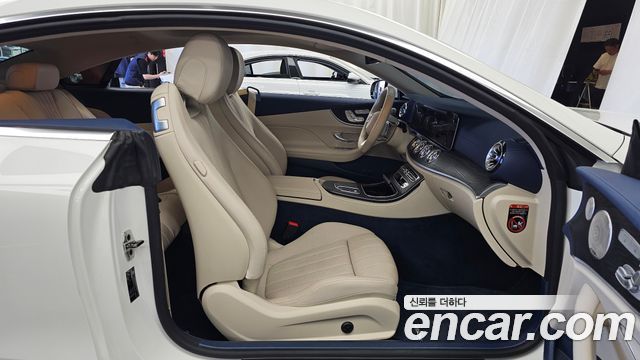 Mercedes-Benz E-Class 2023 — photo 11
