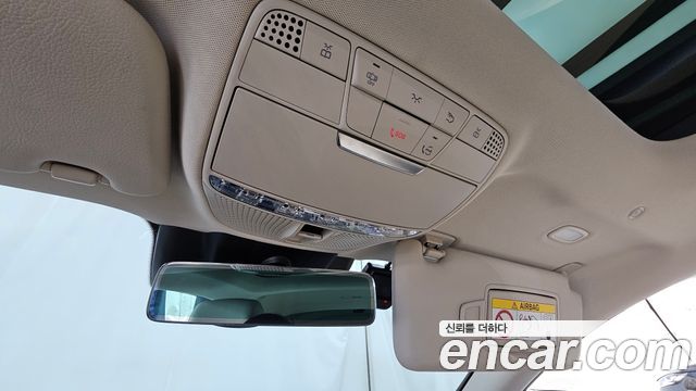 Mercedes-Benz E-Class 2023 — photo 18
