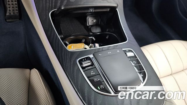 Mercedes-Benz E-Class 2023 — photo 19