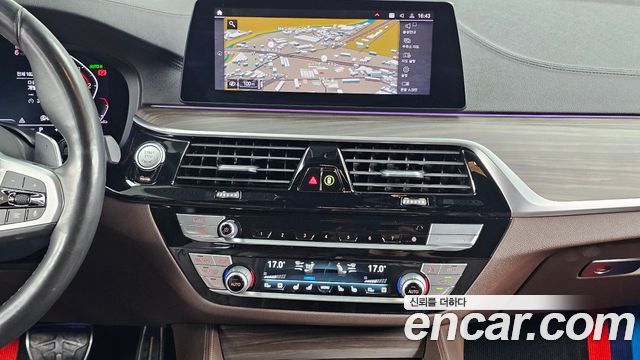 BMW 5-Series 2020 — photo 14
