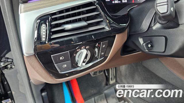 BMW 5-Series 2020 — photo 16