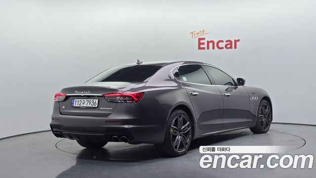 Maserati Quattroporte 2022 — photo 2