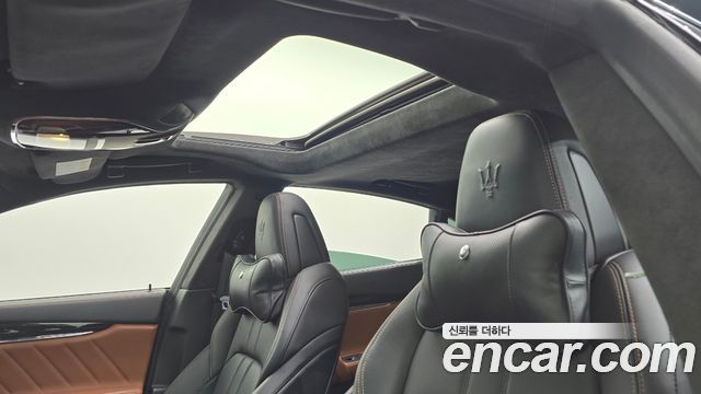Maserati Quattroporte 2022 — photo 21