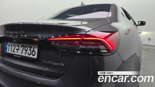 Maserati Quattroporte 2022 — photo 9