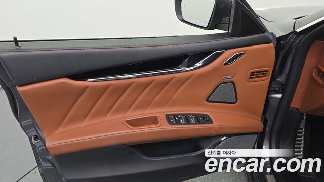 Maserati Quattroporte 2022 — photo 14