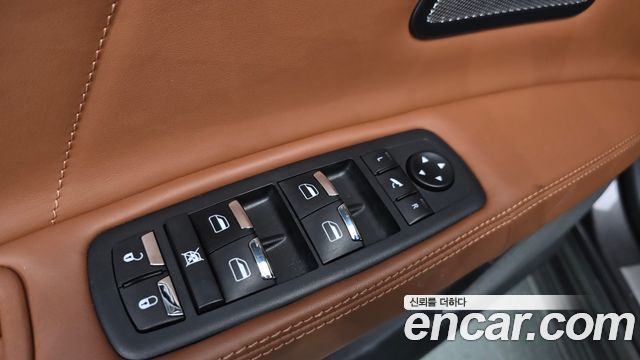 Maserati Quattroporte 2022 — photo 29