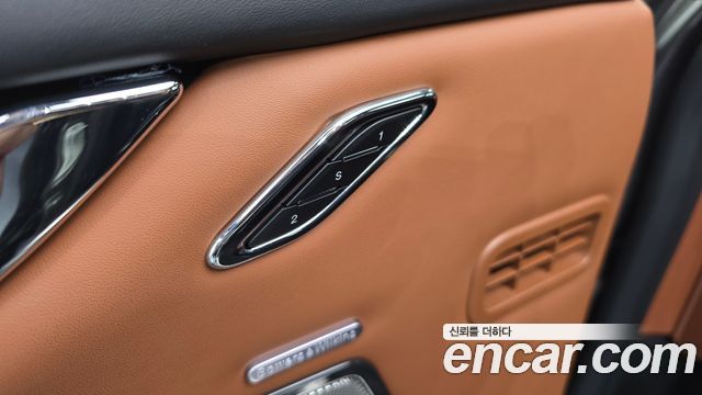 Maserati Quattroporte 2022 — photo 30
