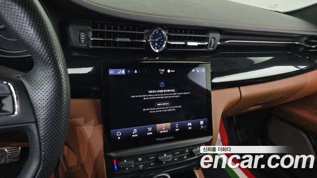 Maserati Quattroporte 2022 — photo 31