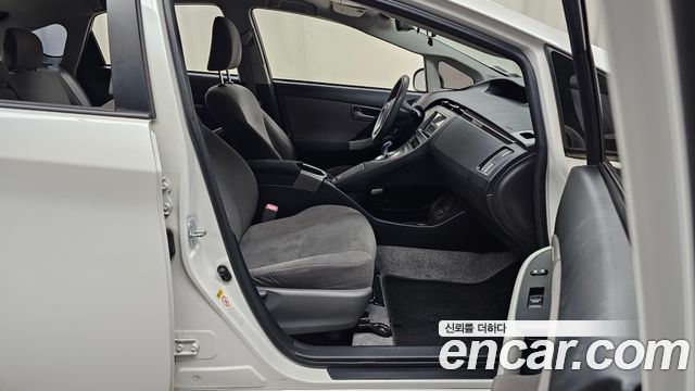 Toyota Prius 2012 — photo 11