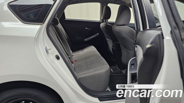 Toyota Prius 2012 — photo 12