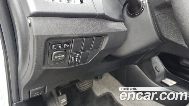 Toyota Prius 2012 — photo 15