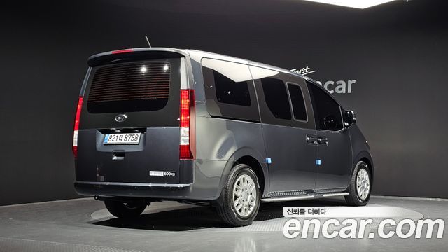 Hyundai Staria 2023 — photo 2