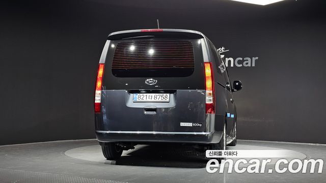 Hyundai Staria 2023 — photo 4