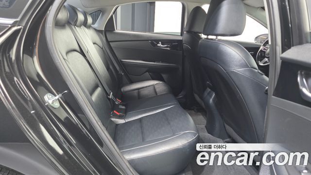 Kia K3 2023 — photo 12
