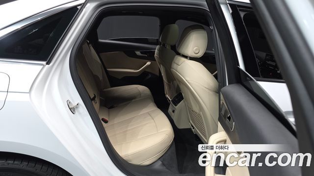 Audi A4 2023 — photo 18