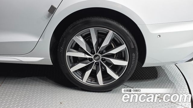 Audi A4 2023 — photo 7