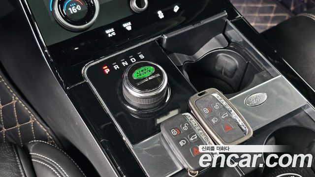 Land Rover Range Rover Velar 2018 — photo 12
