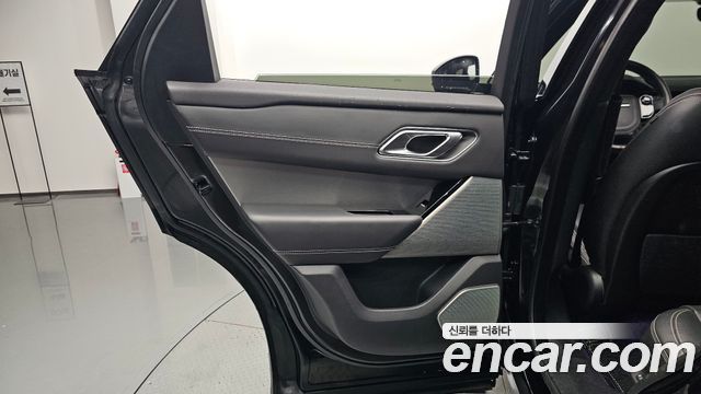 Land Rover Range Rover Velar 2018 — photo 15