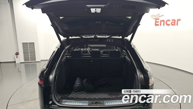 Land Rover Range Rover Velar 2018 — photo 35