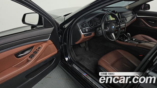 BMW 5-Series 2016 — photo 10