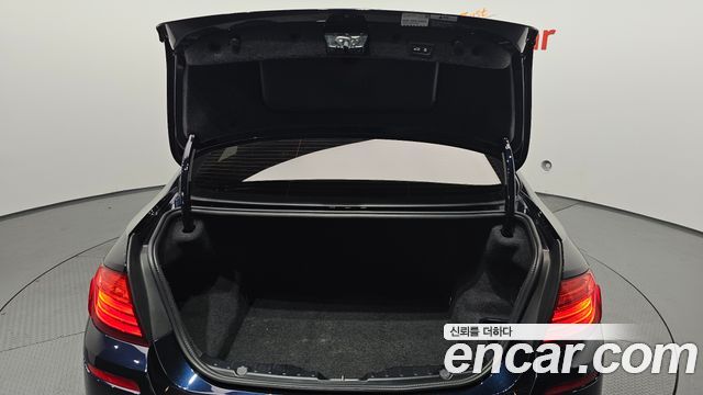 BMW 5-Series 2016 — photo 20