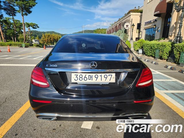Mercedes-Benz E-Class 2020 — photo 5