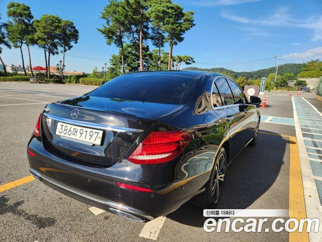 Mercedes-Benz E-Class 2020 — photo 6